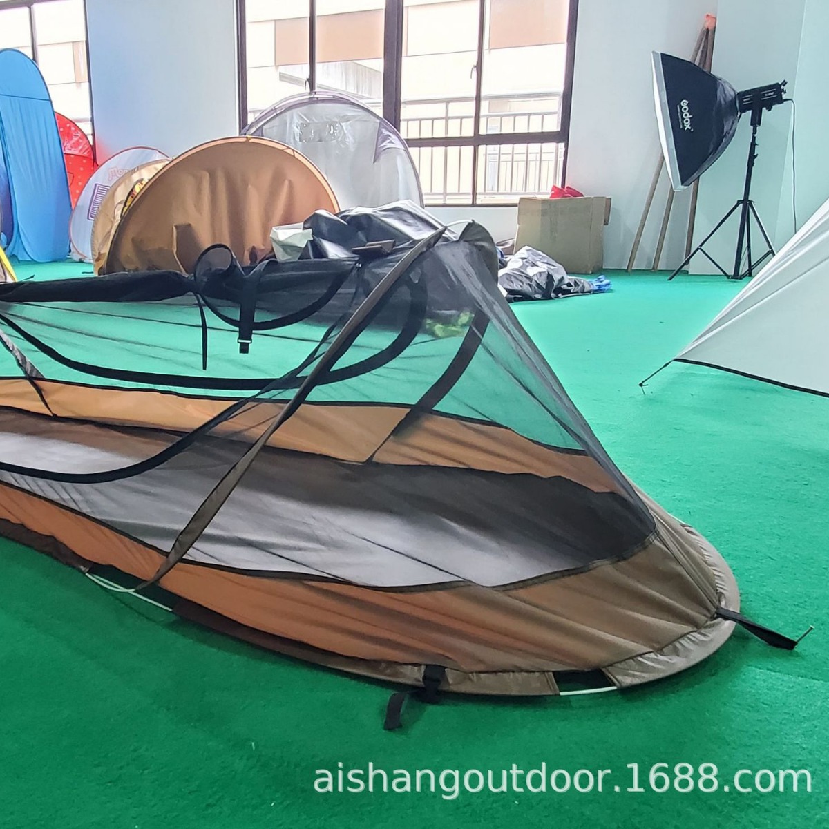 愛尚新品アウトドアシングル戦術テント防蚊虫防水野外テントはアウトドア折り畳みベッドと組み合わせることができます。