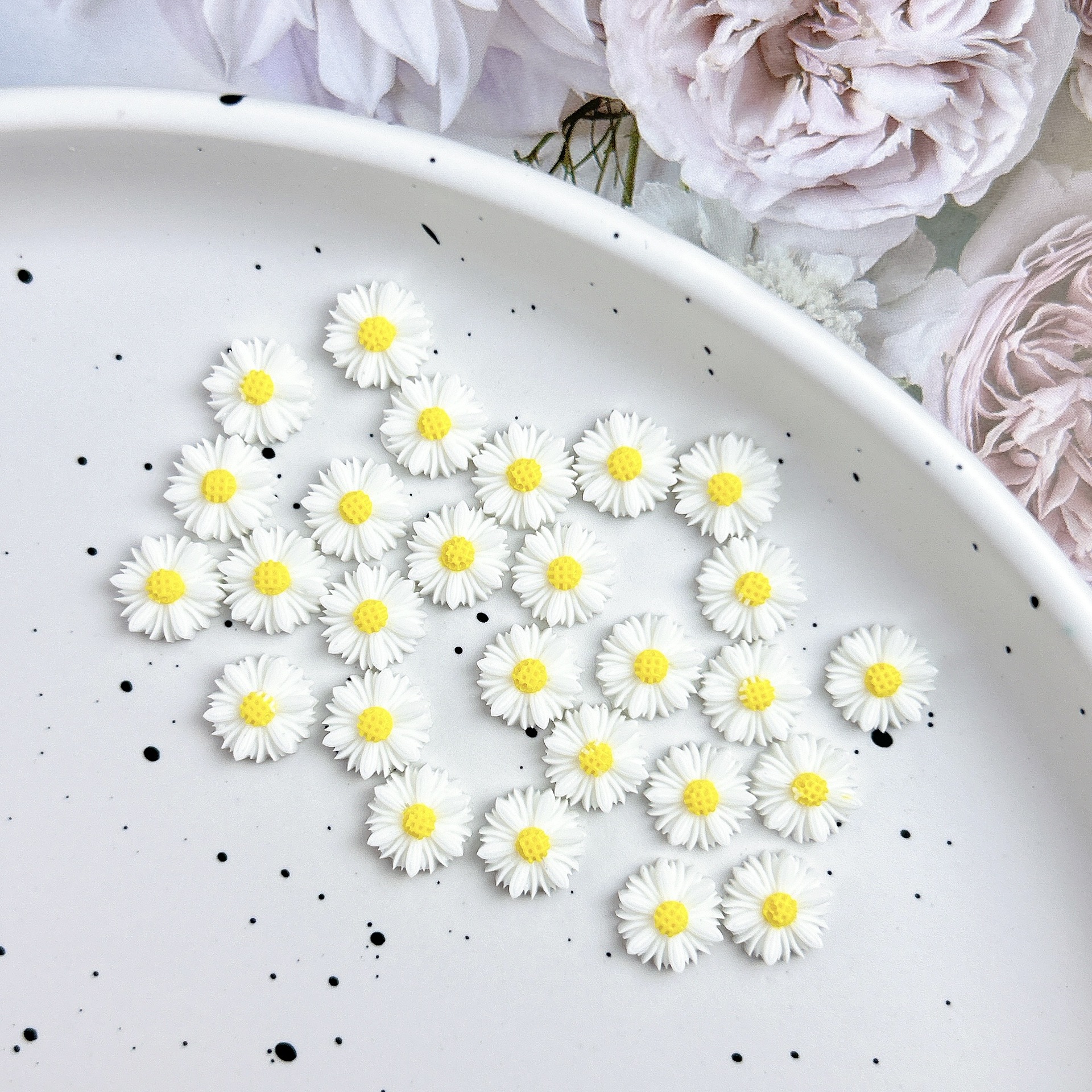 Relieve de primavera pequeña margarita pegatinas de uñas tamaño de óleo tridimensional flor blanca decoración de uñas al por mayor