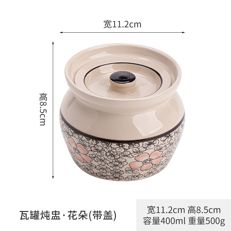 陶磁器の煮物の杯の瓦の缶は水を隔てて一人で蒸し卵の缶を食べます。|undefined