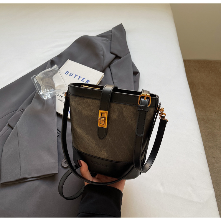 2024 New Korean-style trendy single-shoulder bag, niche design, underarm bag, fashionable and casual bucket bag, crossbody women's bag undefined