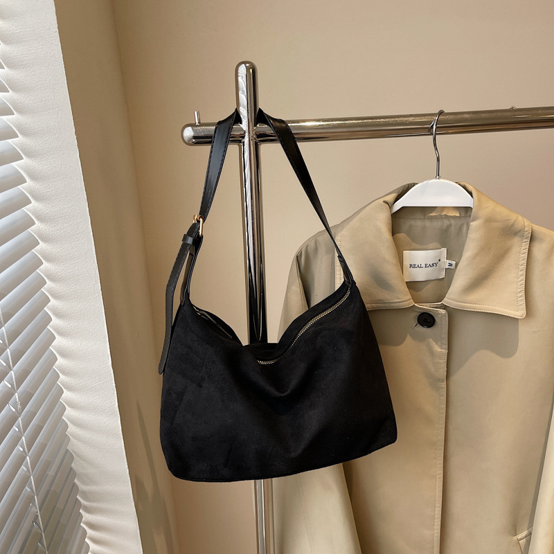 Bolsa de diseño de nicho casual de gran capacidad de invierno 2024 nueva moda retro bolso de hombro bolso de bolsas