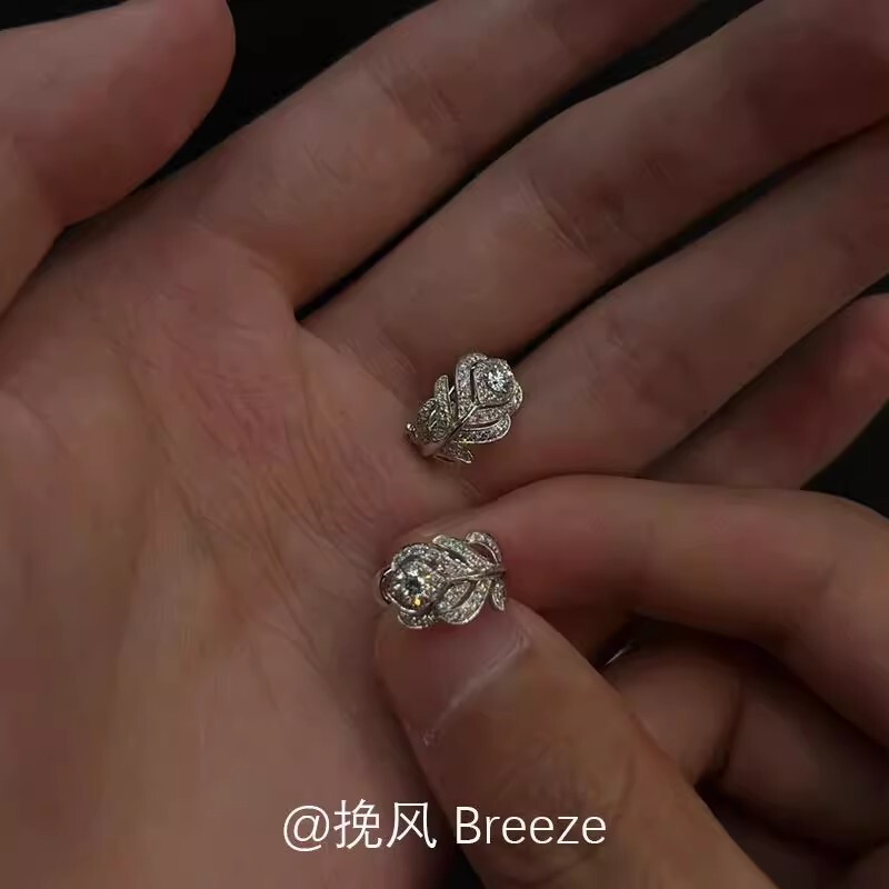 爆闪满钻银色羽毛耳扣灵动精致气质小众高级感耳饰|undefined