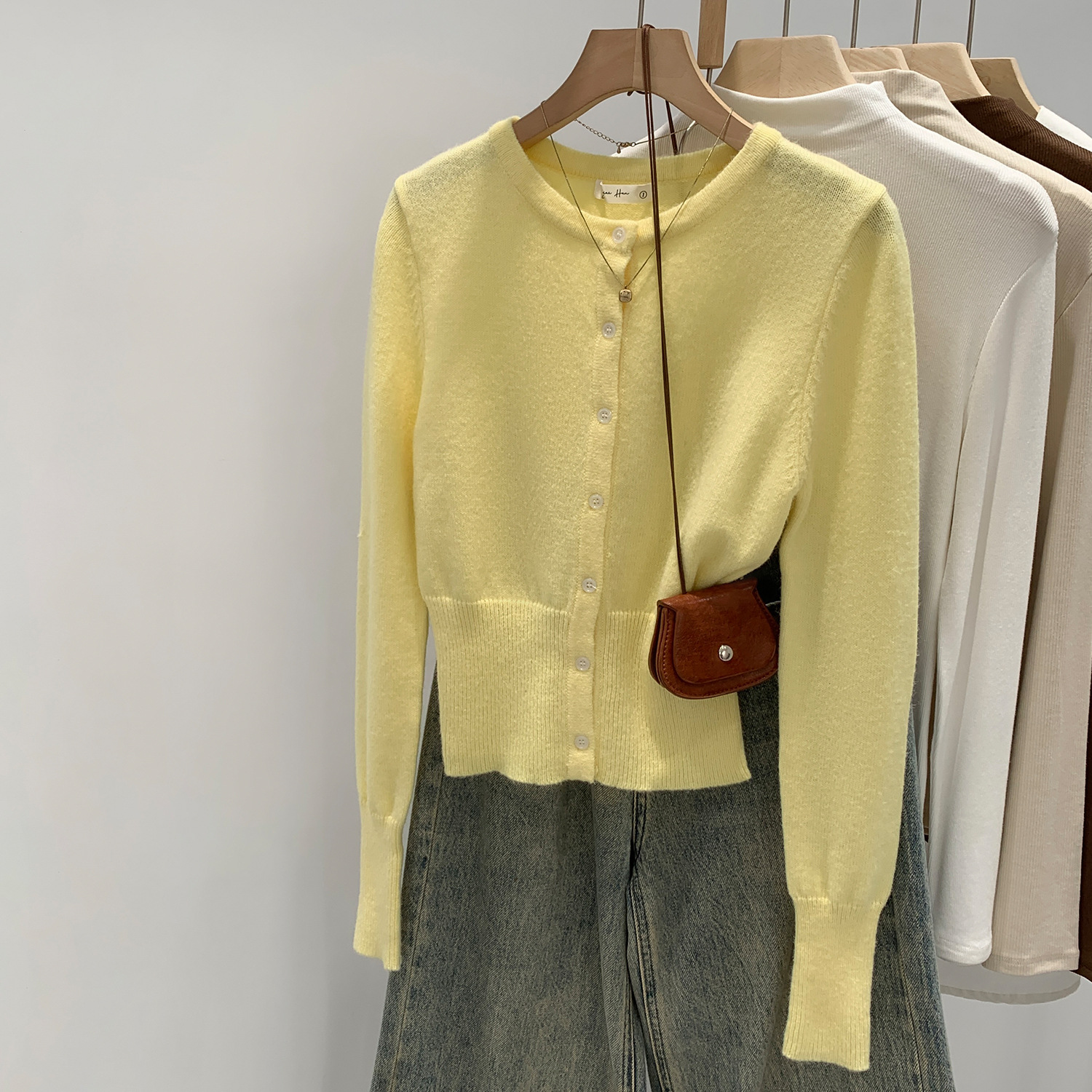 High-End and Super Nice Light Yellow Long-Sleeved Knitted Cardigan Jacket for Women 2025 Early Autumn New Slim Fit Short Top