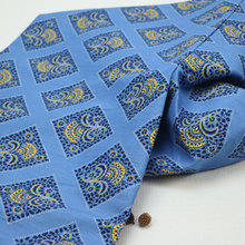 日单蓝色花枝苎麻混纺布料民族风衬衣服装长裙裤子设计师面料