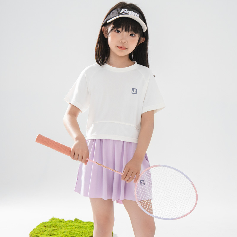 女の子の速乾性スポーツスーツ、夏の女の子のバドミントントレーニングスーツ、子供用半袖パンツとスカート、中型および大型の子供用アウトドア服