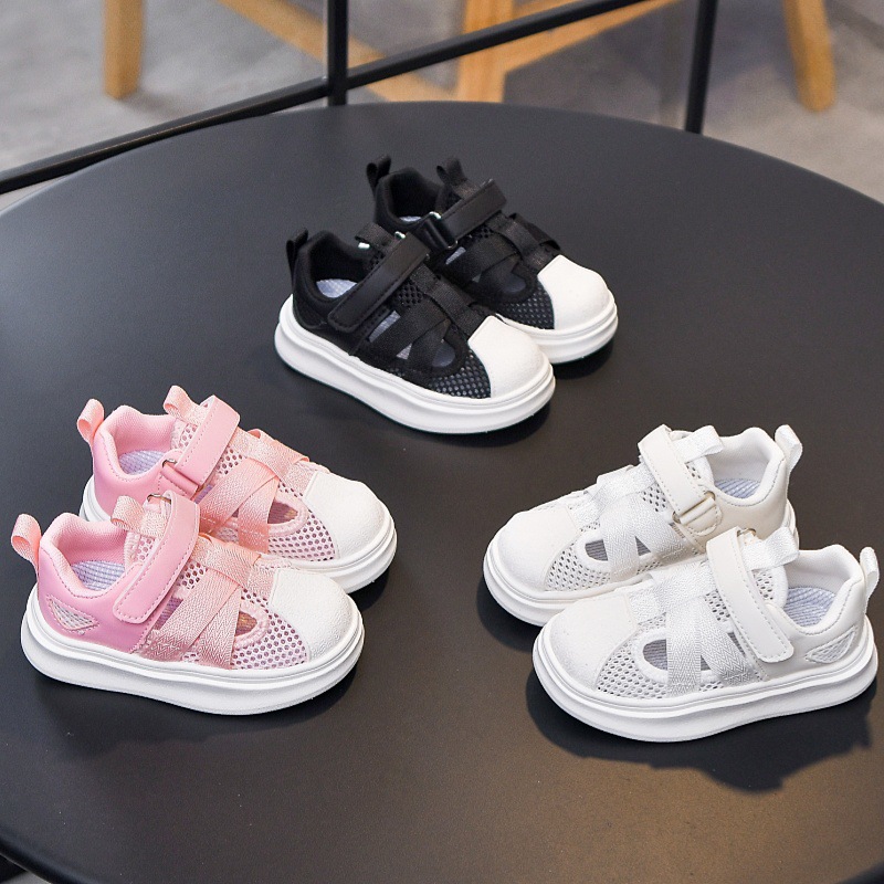 Zapatos para niños y niñas 2025 verano estilo coreano zapatos con marco cabeza de concha zapatos deportivos huecos de malla única para niños sandalias transpirables