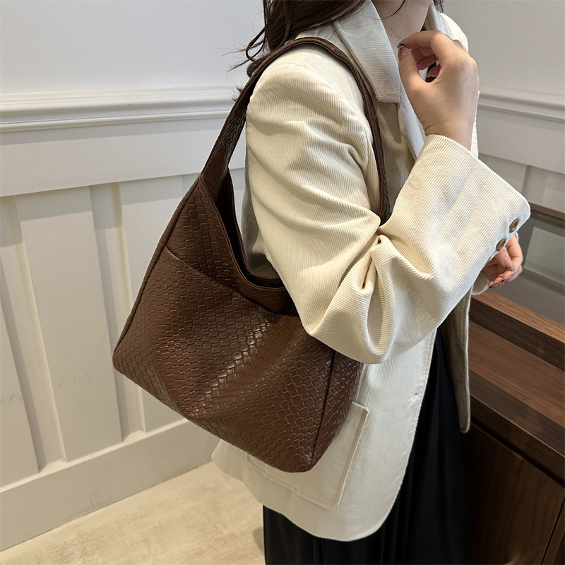 Bolso popular de este año, dama 2024, nuevo estilo de alta calidad retro bolso de hombro, gran capacidad de transporte total bolso de cubo