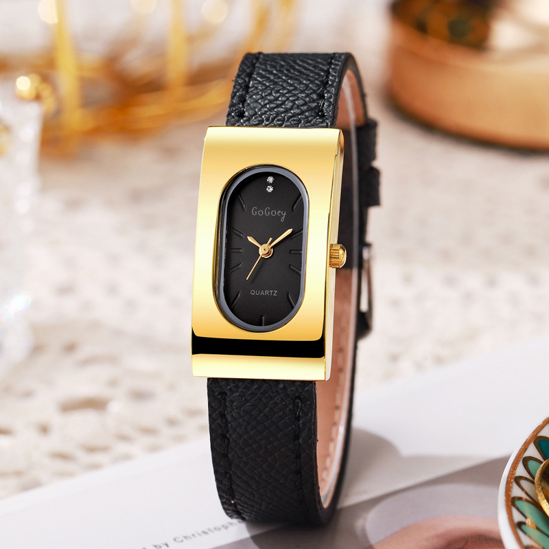 レトロな長方形の腕時計の女性の軽豪華な大衆の高級感の個性の中古風のファッションは簡単で高級な香の時計です。