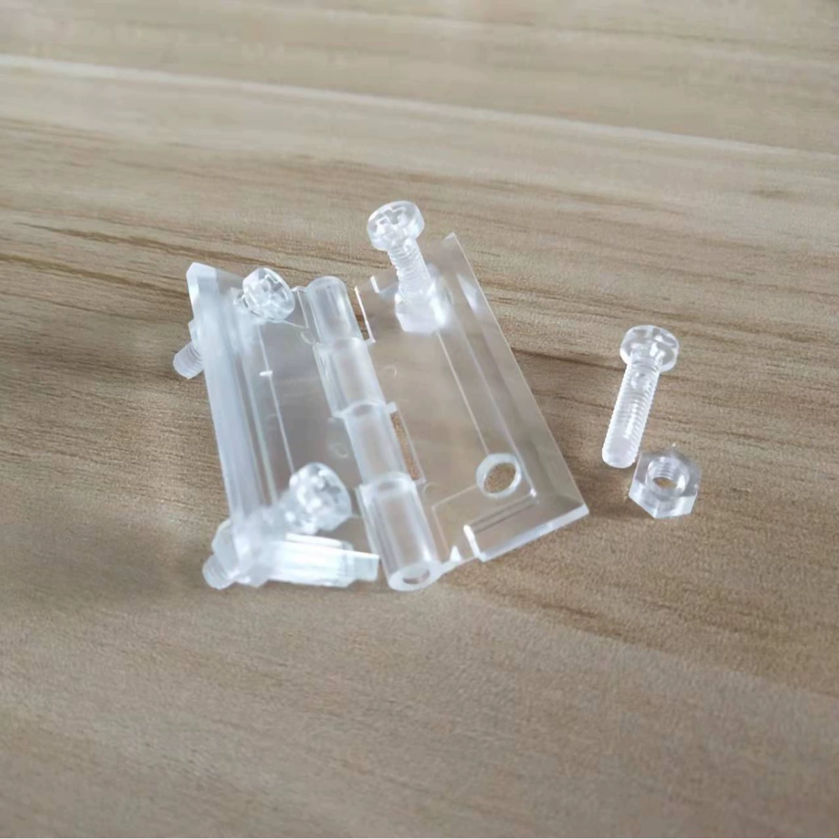 哈泰 Batch stock transparent hard and non-fragile acrylic plastic with holes and screw hinge hinge accessories