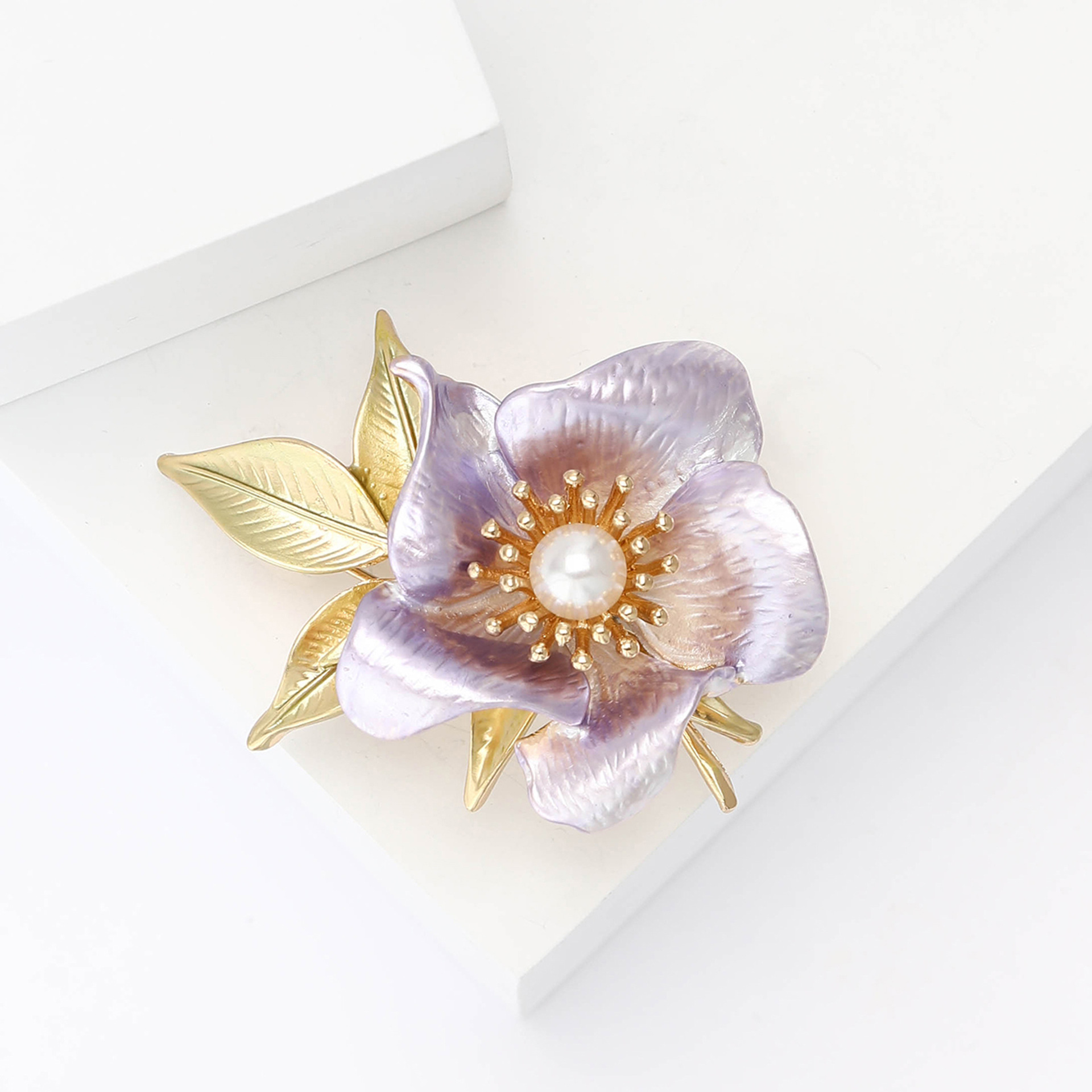 New exquisite high-grade alloy enamel daffodil brooch fresh sweet ladies dress corsage jewelry pin