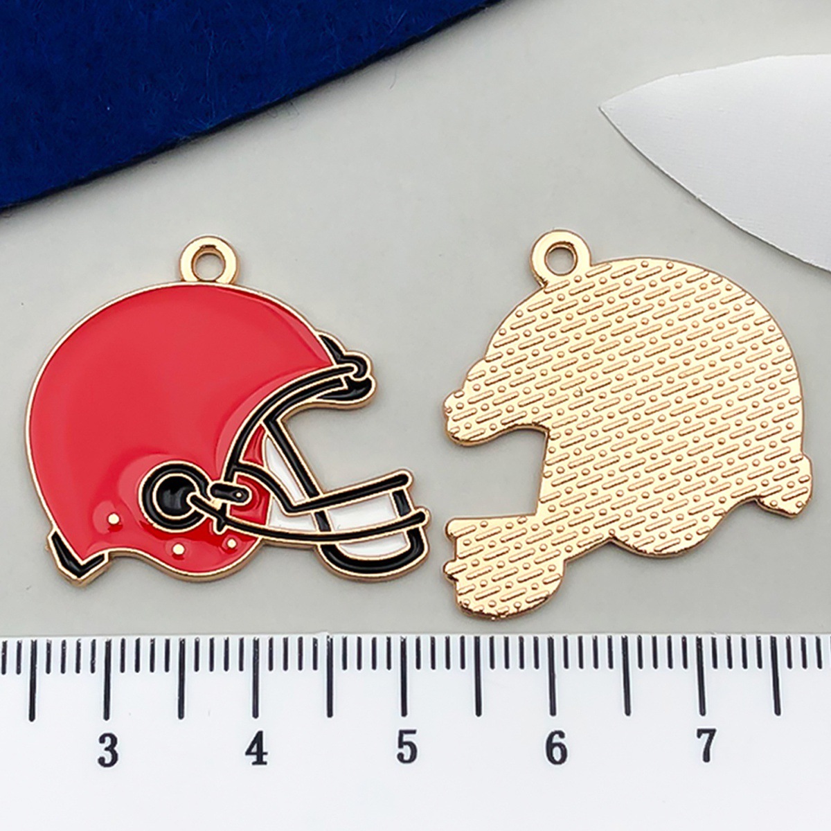 Red helmet, 28x, 25mm