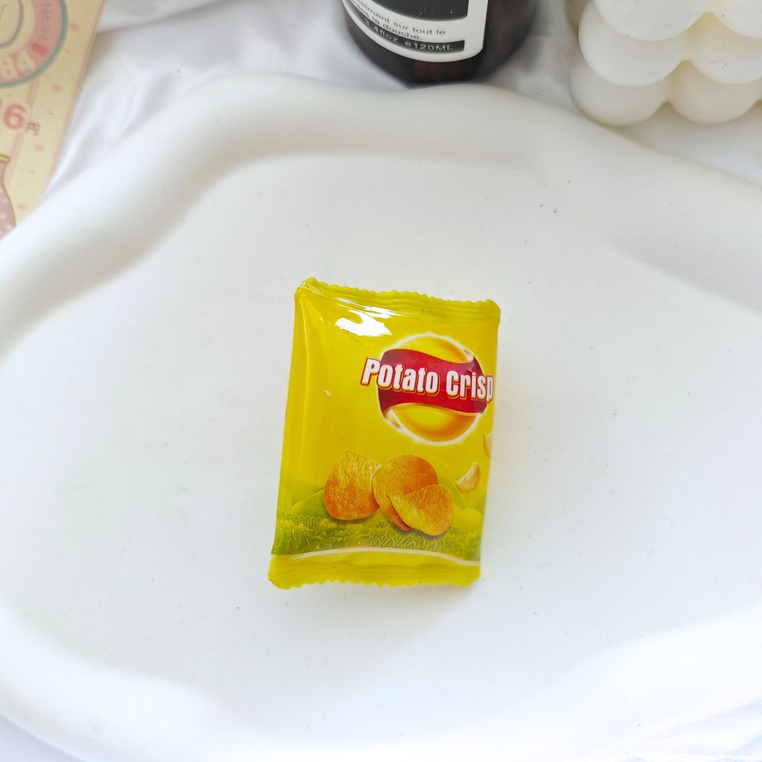봉지에 담긴 감자칩 머리핀