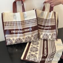 跨境服装手提袋印logo时尚印花加厚商场服装店塑料手提袋子定制