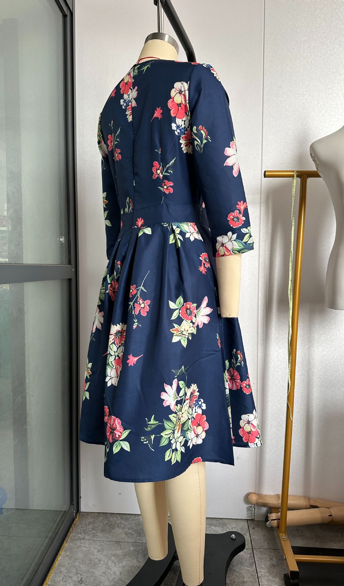 227g Weight Midi Dress Dress Length Type 3/4 Length Sleeve Sleeve Length Swing Dress Dresses Type Regular Sleeve Sleeve Type Spandex, Polyester Fabric Type Mid Waist Waist Line Holiday, Daily Occasion Round Neck Neckline Slim Fit Type Ditsy Floral Pattern Summer Season Women's Gender Printing Design Elegant, Pastoral Style Wholesale Women's Elegant Pastoral Printing Ditsy Floral Holiday Daily Round Neck 3/4 Length Sleeve Swing Dress 2