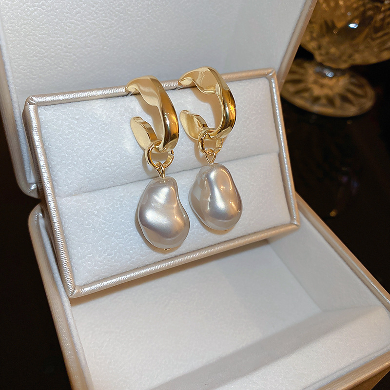 Aguja de plata pendientes de perlas de agua dulce verdadero oro galvanoplastia moda todo partido nicho de lujo de alta calidad pendientes de fábrica al por mayor