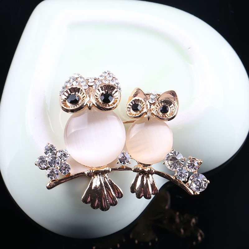 Broches en perles représentant des animaux : abeille, grenouille, libellule, pic, hibou, éléphant, tête de léopard, paon (vente en gros)._voghion.com