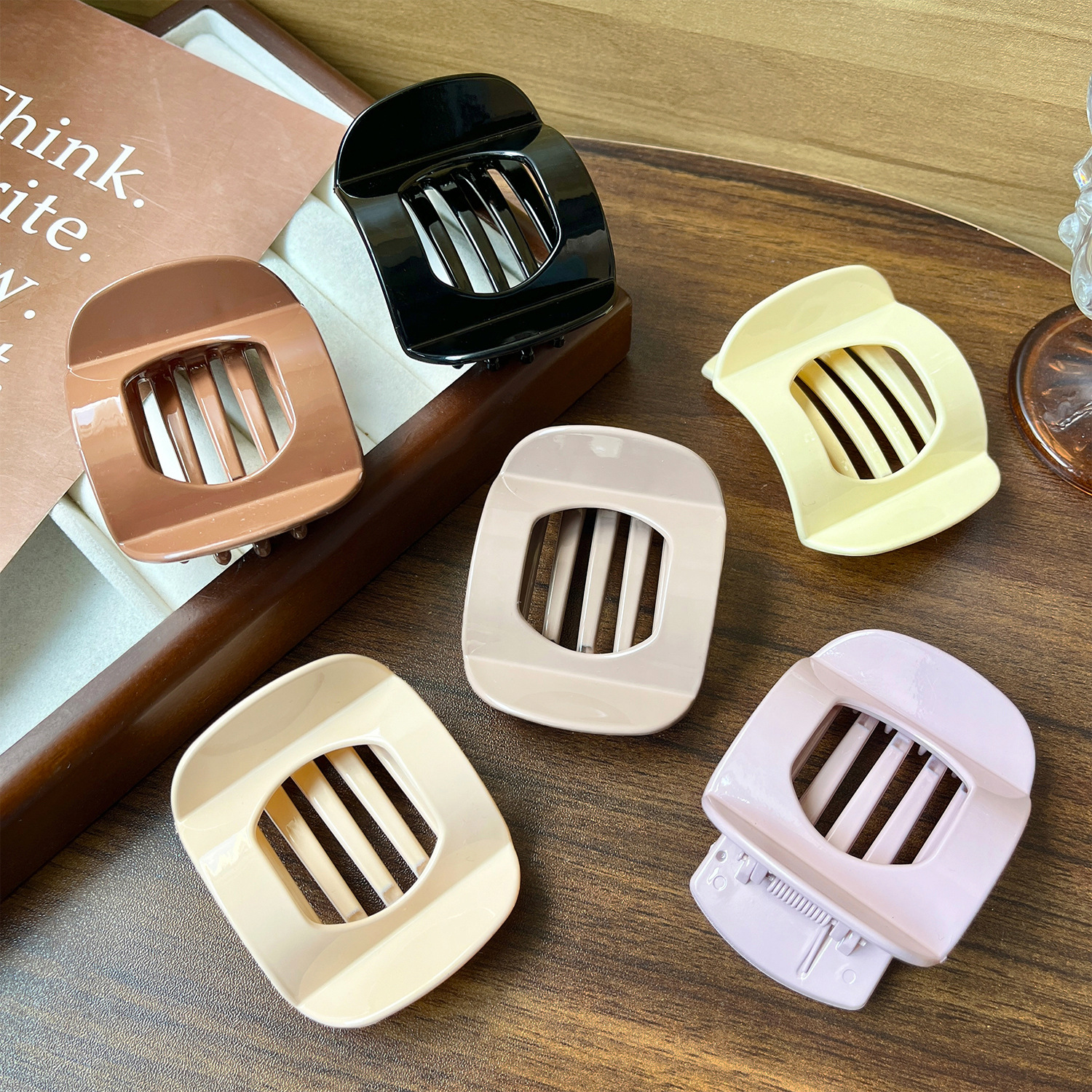 Ventas transfronterizas calientes PC tamaño medio brillante placa de color clip de cabello damas sensación avanzada antideslizante con dientes de cabello de la cabeza de las niñas