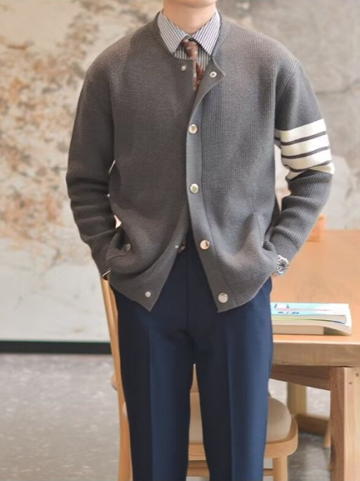 春と秋のレトロな野球服のセーターのニットカーディガン|undefined