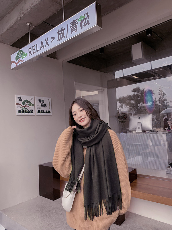 マフラーの女性の冬の新型ウールはカシミヤのマフラーの純色に似せています。|undefined