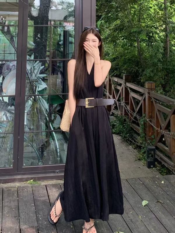 时尚御姐风穿搭V领挂脖连衣裙女夏季小众设计感无袖收腰显瘦长裙|undefined