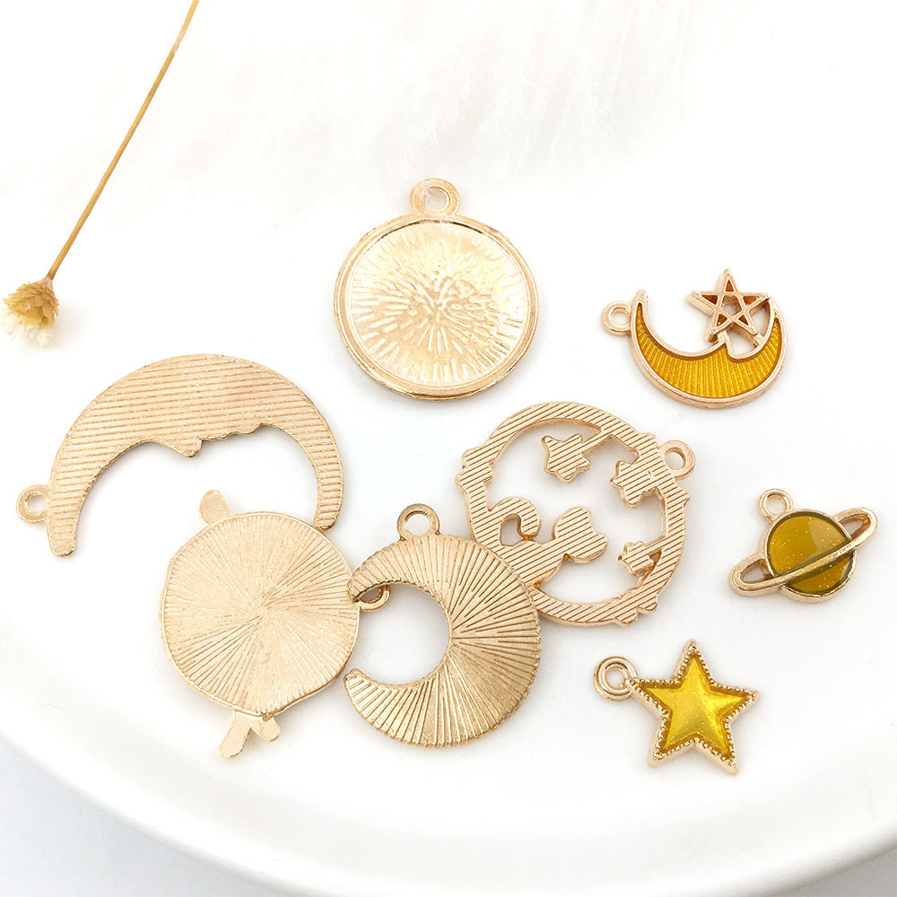 23g Weight Pendant Jewelry Making Type 21 * 25mm, 24*24mm, 24*32mm Jewelry Making Size Rhinestones Inlay Material DIY Jewelry Accessories Classification 1 Set Quantity Alloy Material Star, Moon, Cat Pattern Enamel, Inlay Design Casual, Simple Style Style 1 Set 21 * 25mm 24*24mm 24*32mm Alloy Rhinestones Star Moon Cat Pendant 10