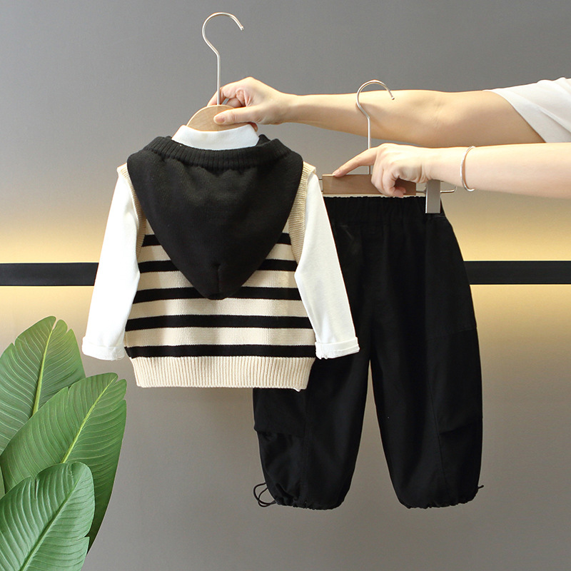 6160 traje de otoño para niños 2024 nuevo chaleco con capucha de estilo occidental para niños coreanos de tres piezas