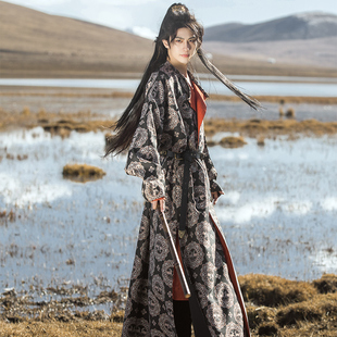 ����ӛ������У����ﶬ���y�h�����b���pɫ�����Ứ�����ƈA�I��