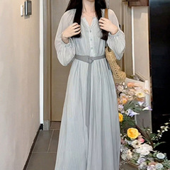 2025新作の青いワンピースの夏と春の女性服の高級感があります。