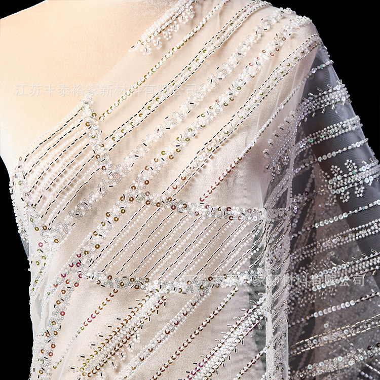 Nuevos productos bordados tela bordada tubo de perlas diseño de moda tridimensional ropa de mujer vestido procesamiento de tela de decoración del hogar personalizado