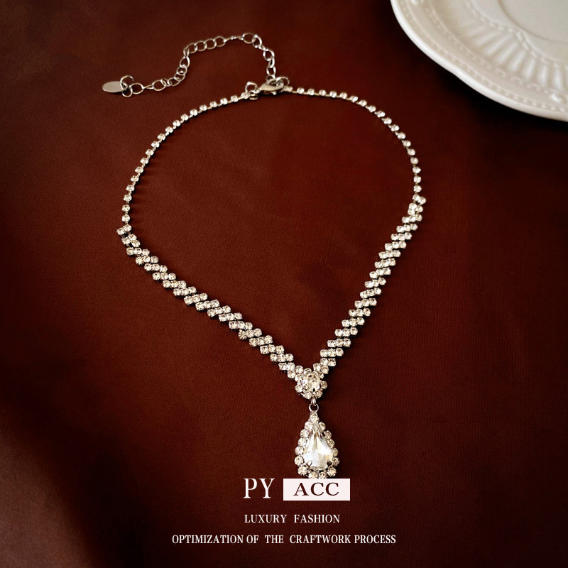 Diamond-embedded water drop tassel necklace earrings two-piece European and American light luxury design sense clavicle chain niche new jewelry for women
