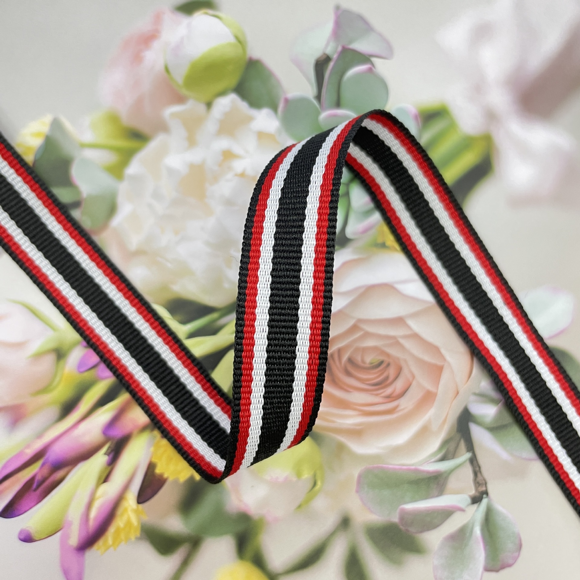 Cinta de poliéster-algodón a rayas de tres colores multi-especificación cinta a juego de color ropa hogar textil cinta fábrica en stock al por mayor