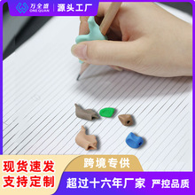 跨境新款便携式收纳袋大容量文具袋搭配食品级全硅胶握笔套笔袋