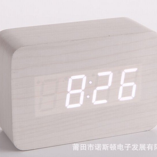 흰 나무와 흰 램프