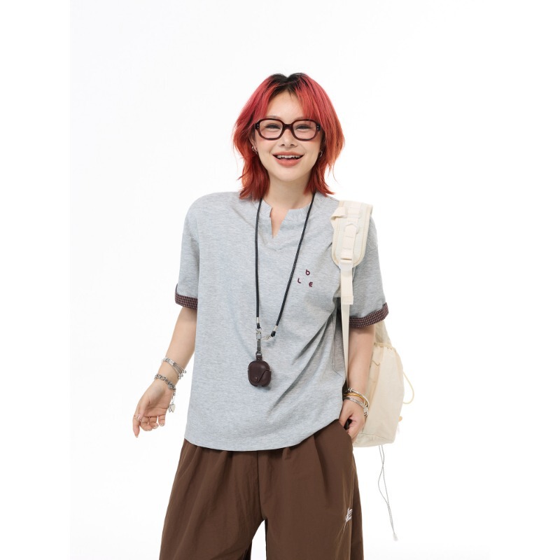 Damon Island V-Neck Color-Blocked Plaid Versatile Short-Sleeve T-Shirt for Women, Loose Fit, Slimming Effect, Couple's Top, Patchwork Structure, Sporty Damon Island V-Neck Color-Blocked Plaid Versatile Short-Sleeve T-Shirt for Women, Loose Fit, Slimming Effect, Couple's Top, Patchwork Structure, Sporty