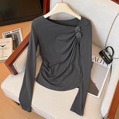 【オリジナル作品】フランス風デザイン感斜め肩立体花長袖上着女性は秋に着痩せしています。