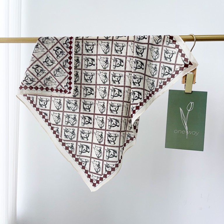 Pony marrón blanco verano nuevo estilo seda algodón pequeño bufanda cuadrada bufanda mujer lujo ligero retro moda todo fósforo protector solar bufanda de seda Baotou