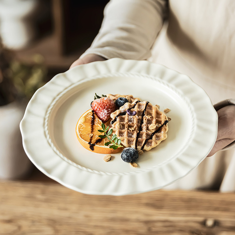 Plato plano de color crema de alto valor, platos caseros, platos de postres, platos de platos exquisitos, platos en forma de encaje, platos de platos