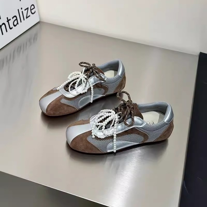 Cinturón de cuero de dos colores para aumentar los zapatos de entrenamiento alemanes para mujer, primavera y verano 2025, fondo suave, arco con cuentas, malla, zapatos casuales Forrest