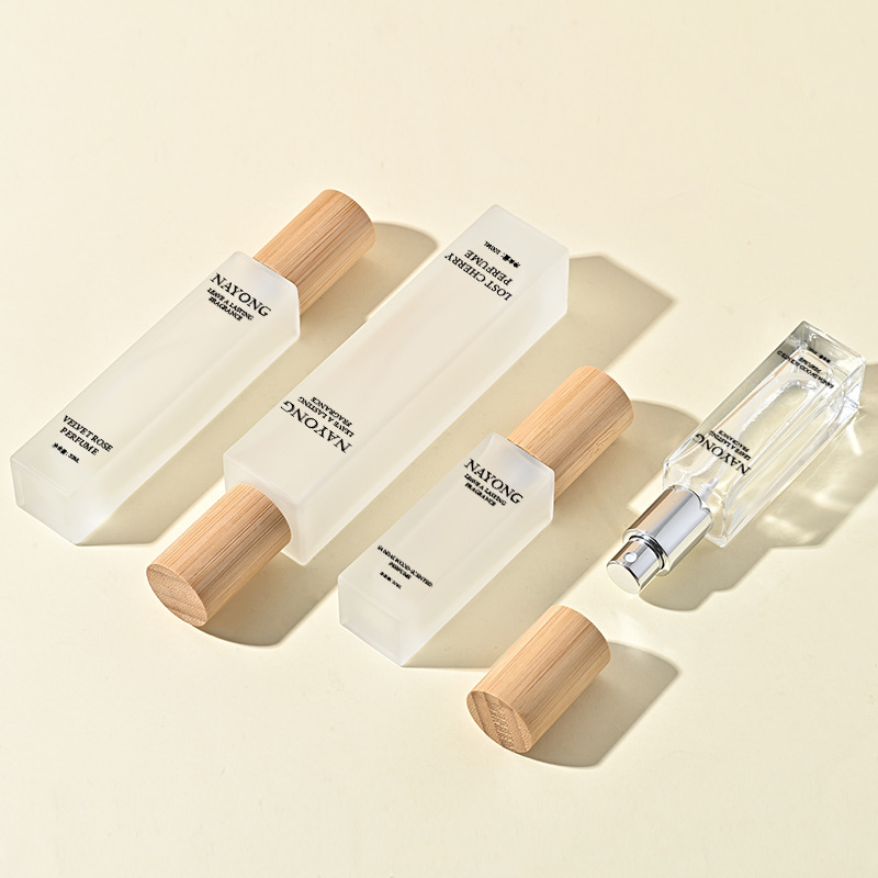 现货30ml-100ml竹木盖四方喷雾瓶 磨砂玻璃分装瓶螺口按压香水瓶|undefined