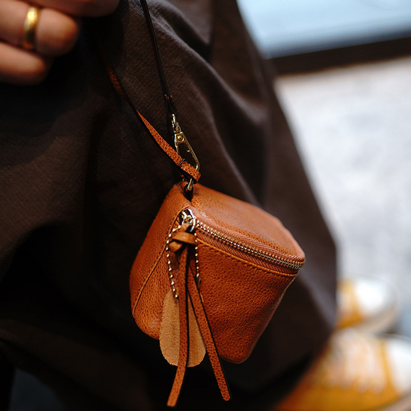 Retro Mini Genuine Leather Key Bag, Fashionable Headphone Hanging Bag, Key Bag Storage, Large Capacity Coin Purse Retro Mini Genuine Leather Key Bag, Fashionable Headphone Hanging Bag, Key Bag Storage, Large Capacity Coin Purse
