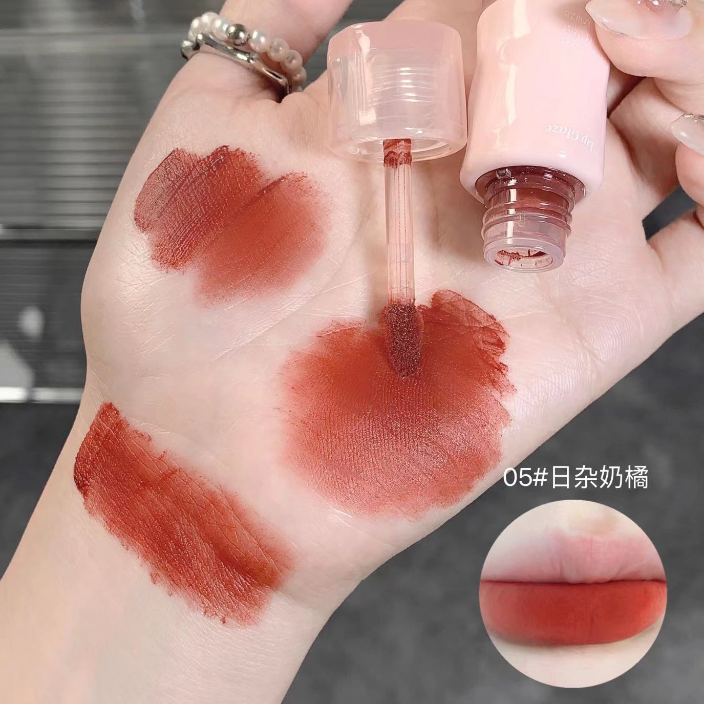 Shanuo luz dulce suave niebla labio esmalte maquillaje color rendering mate lápiz labial no fácil de tocar Copa terciopelo labio barro lápiz labial femenino