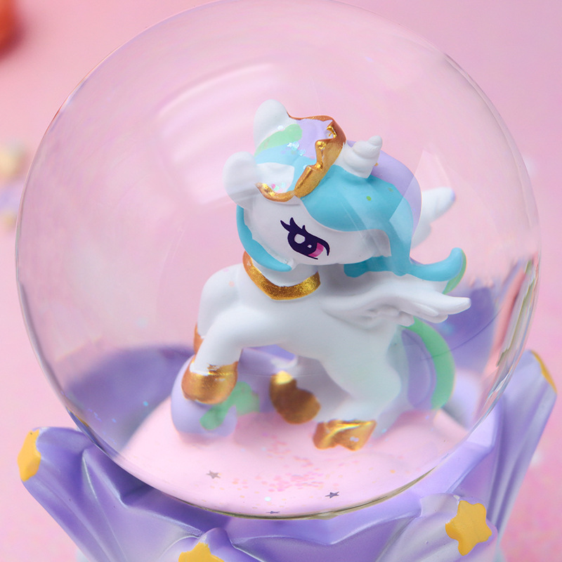 Rainbow Pony bola de cristal caja de música para regalar princesa niña regalo de cumpleaños nieve brillante decoración de escritorio pequeño adorno