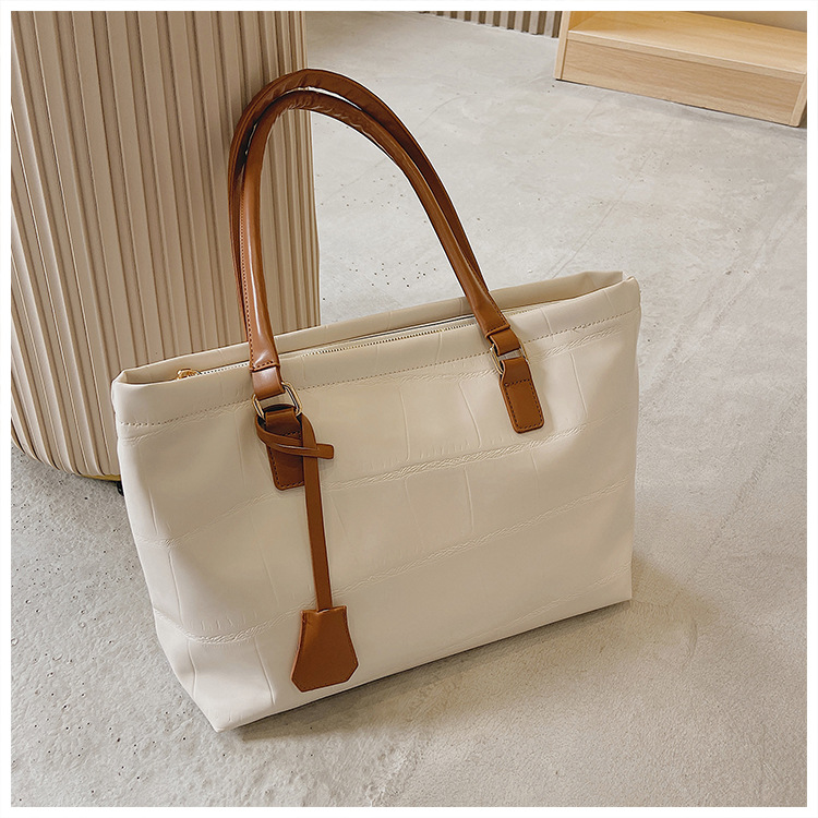 Fashion Stone Pattern Large-capacity Solid Color Soft Leather Handbag Wholesale Nihaojewelry display picture 6