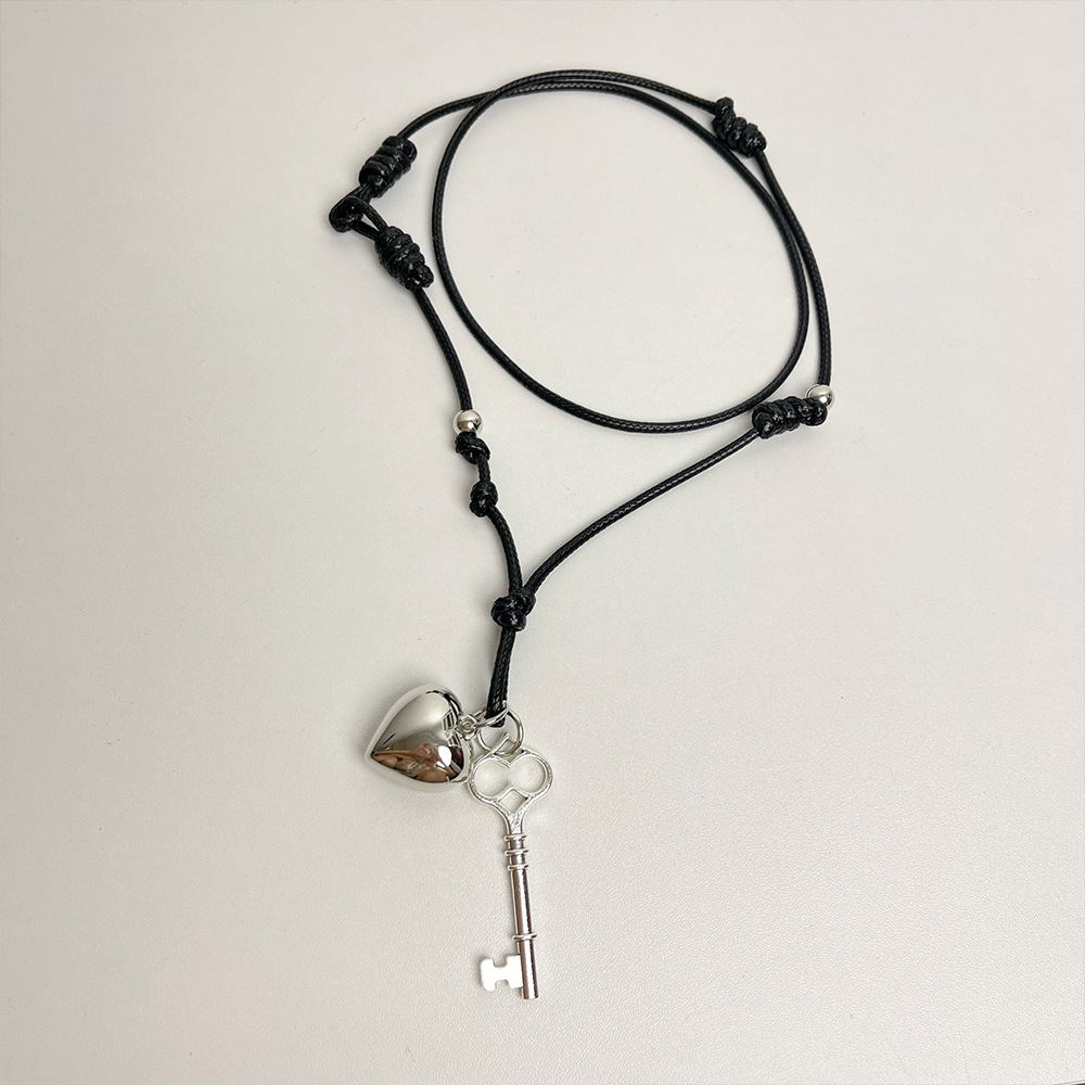 Retro Solid Color Pu Leather Alloy Y-necklaces Wholesale display picture 3