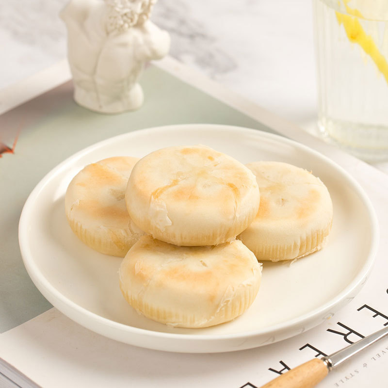 Whole box wholesale of durian cakes, individually packaged internet celebrity flavored durian snacks, office casual snacks, dropshipping