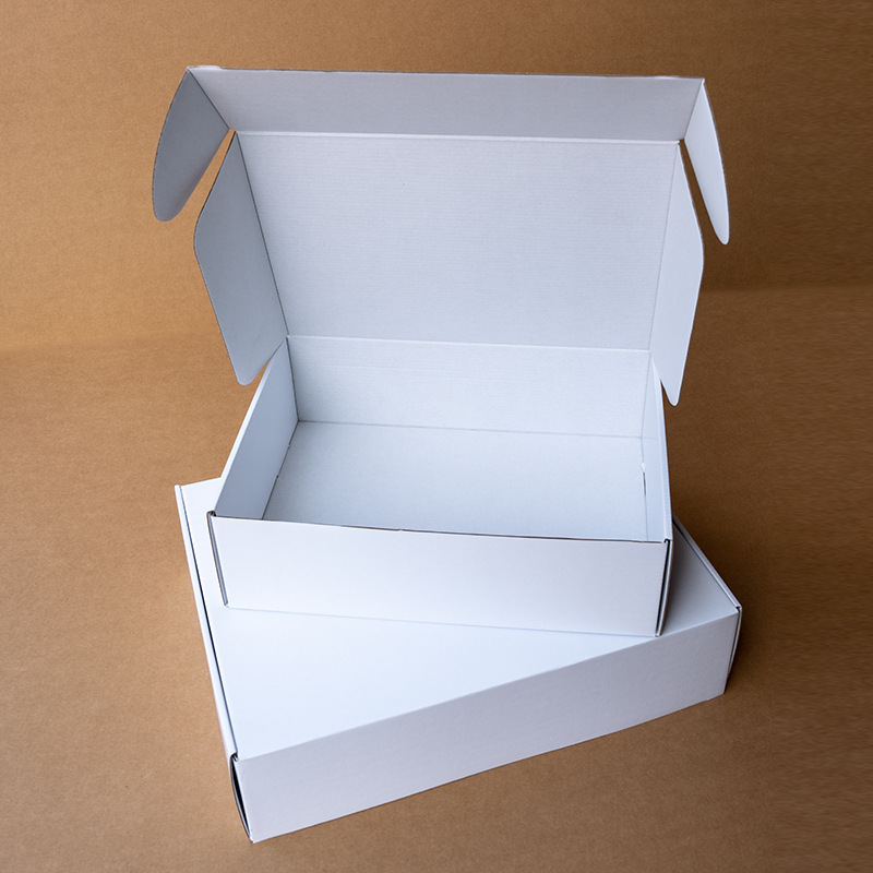 Caja de avión grande negra extra dura, ropa interior, caja de embalaje, embalaje, caja de papel de logística exprés al por mayor, punto blanco