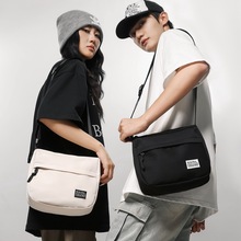 港风贴标机车中性嘻哈男女款挎包2024睿营通勤大容量单肩包批发
