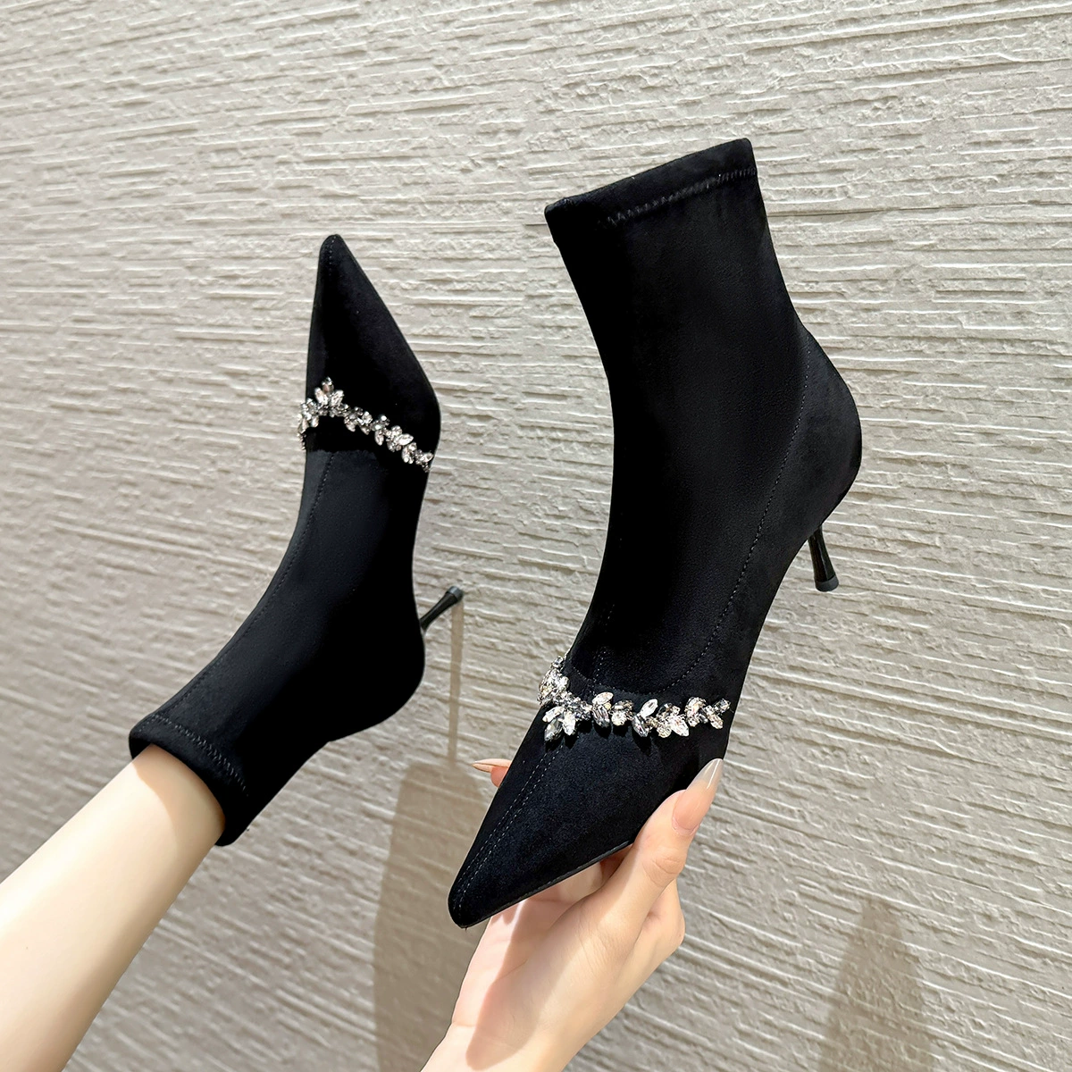 3369-T12 черные замшевые сапоги на высоком каблуке 2024 новые французские стразы заостренные каблуки эластичные тонкие сапоги