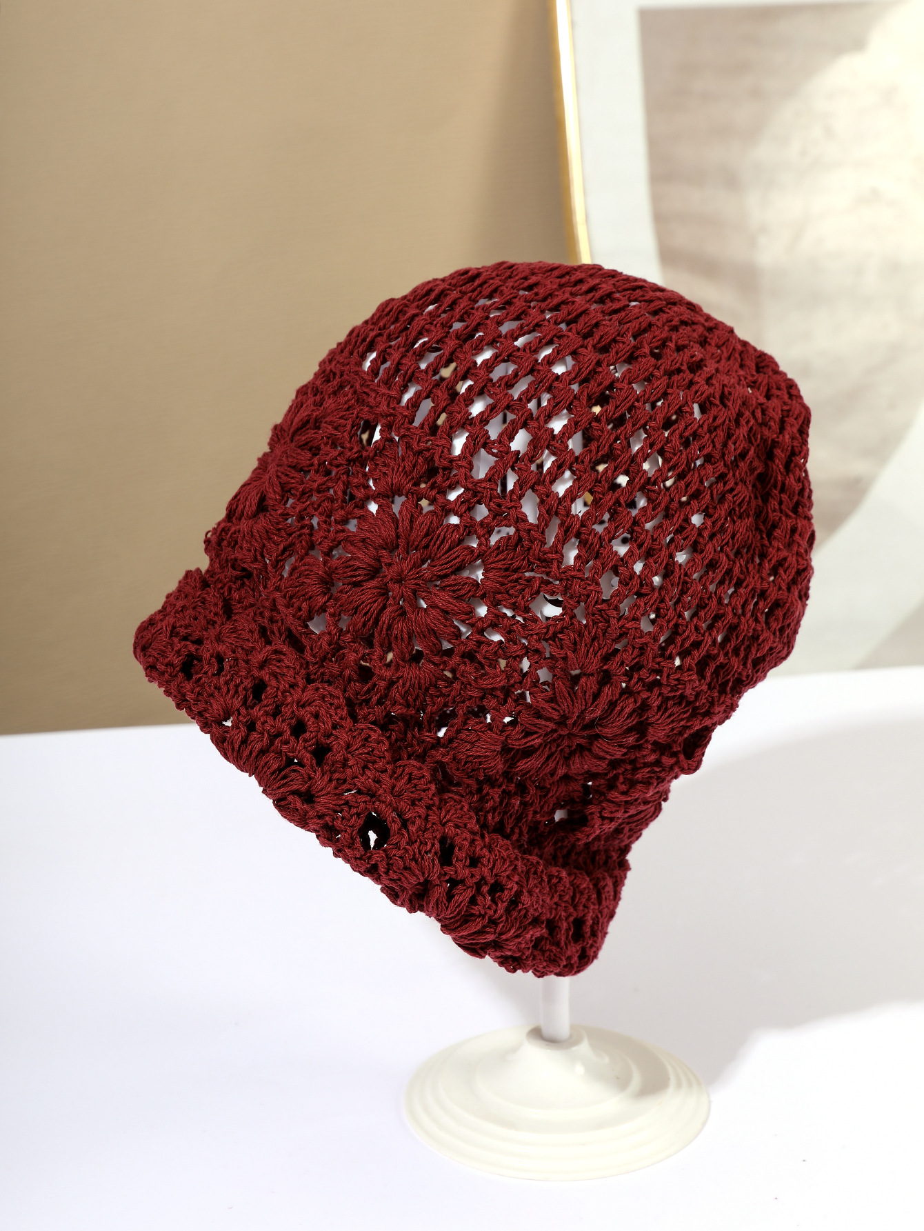 Primavera y otoño Delgado hueco hecho a mano sombrero de gancho de mujer gancho flor tejida de lana de mujer sombrero de punto de verano Red roja sobre cabeza sombrero