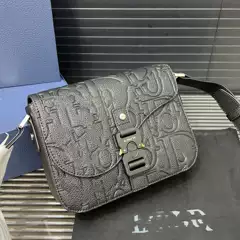 Cross border new men's saddle bag, men's European and American fashion single shoulder crossbody bag, cowhide mailman bag, canvas flip bag